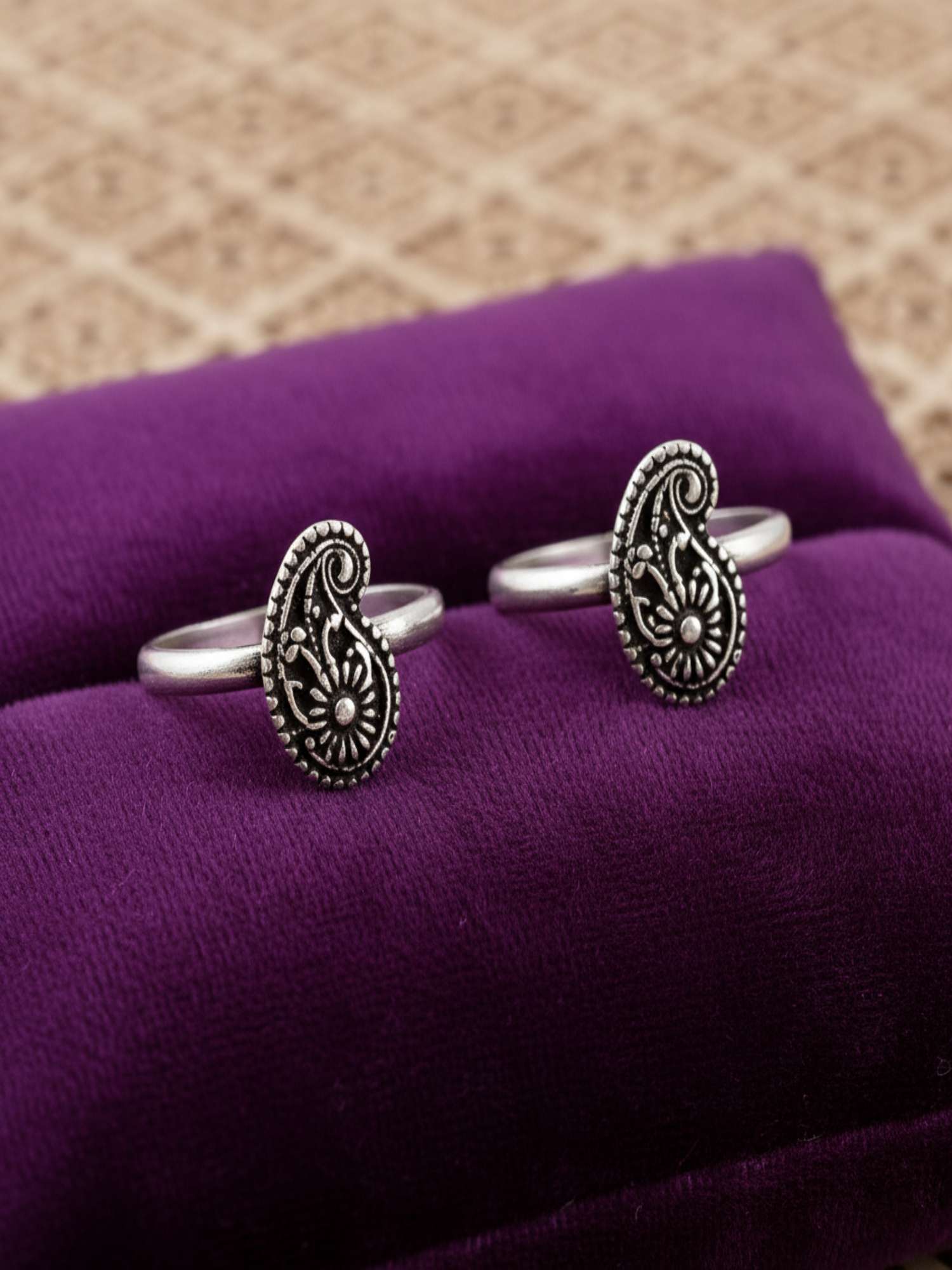 Traditional Textured Silver Toe Jewelry