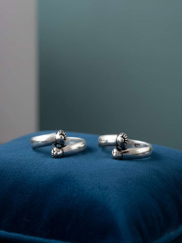 Dual Ball Floral Oxidized Toe Ring