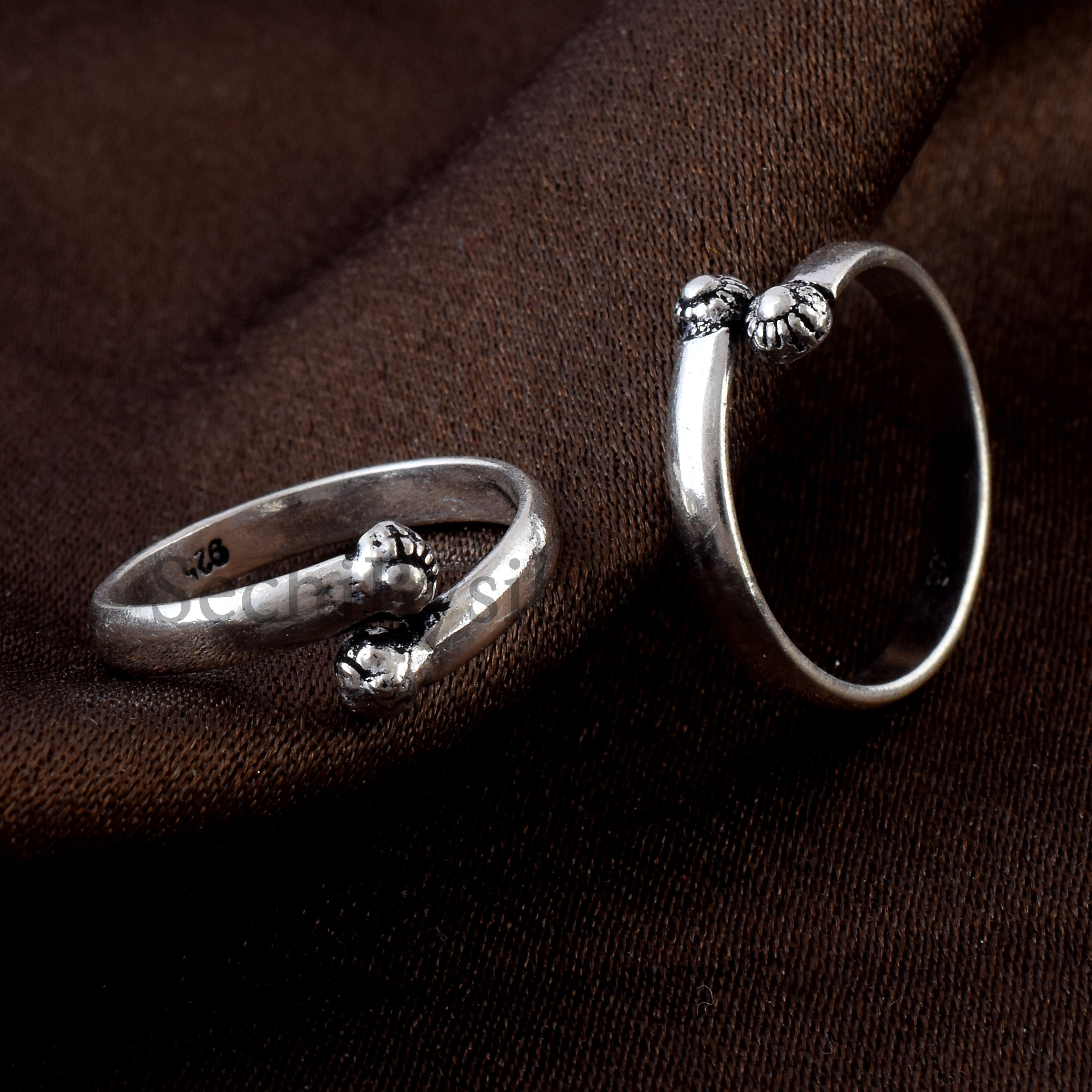 Dual Ball Floral Oxidized Toe Ring