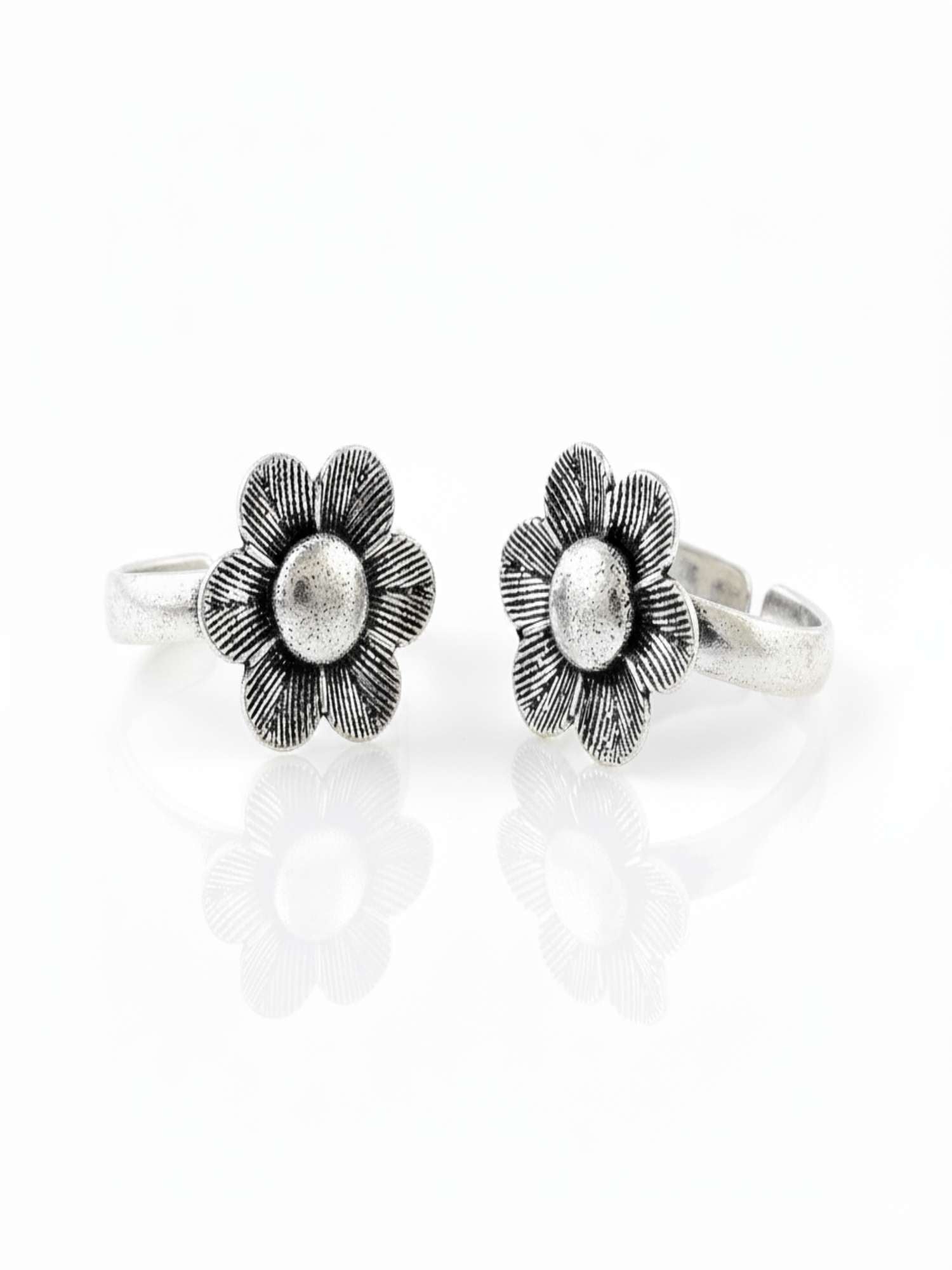 Vintage Floral Oxidized Silver Toe Rings