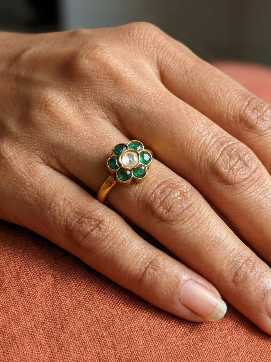 Vintage Emerald Flower Ring